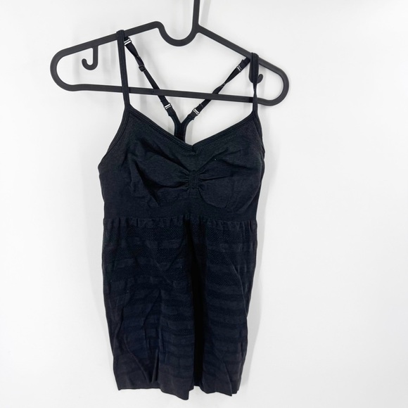 ✅ Lululemon Ebb & Flow BLACK Tank TOP SIZE 2 - Picture 1 of 4